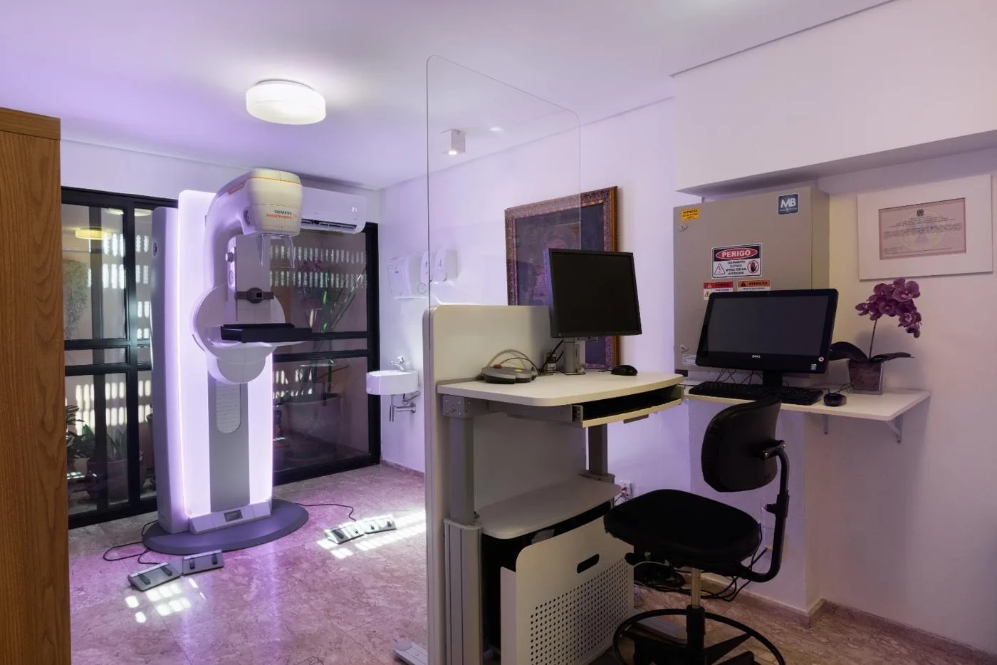 Sala de mamografia da clínica